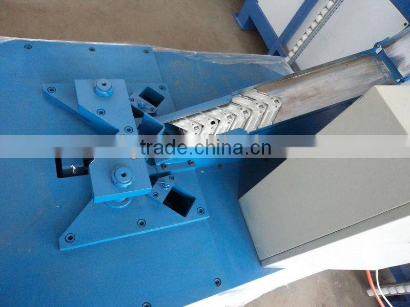 Pneumatic Corner Machine