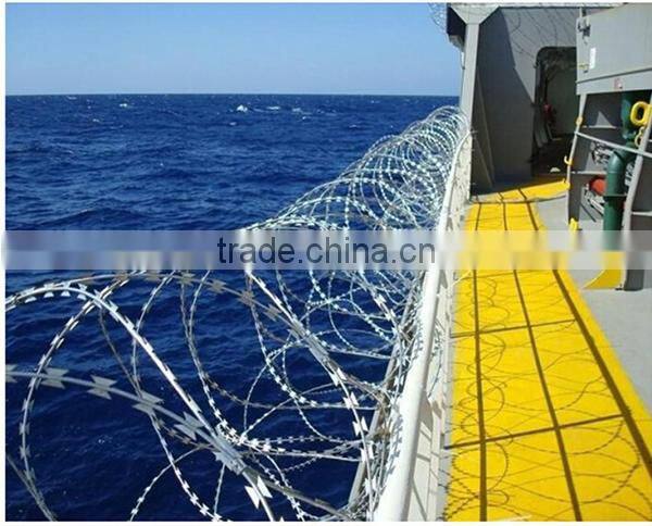 ISO9001 Silver elec-galvanized barbed wire fence for Private Area