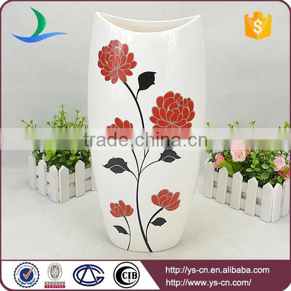 Ceramic vase Chinese red and white with flower pattern design