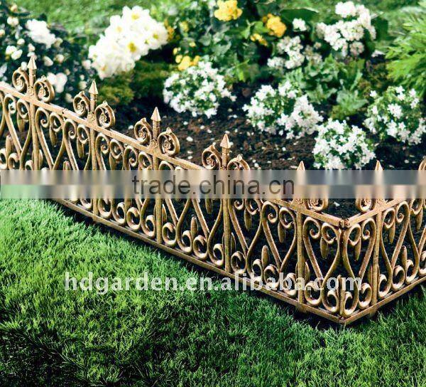 Garden plastic heart-shaped fence