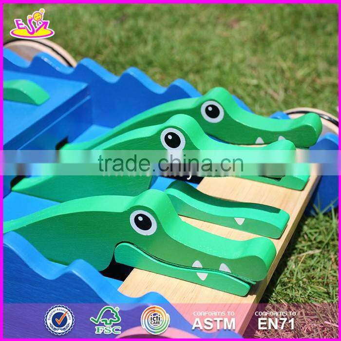 2017 New design cartoon crocodile wooden push along toys for toddlers W16E059