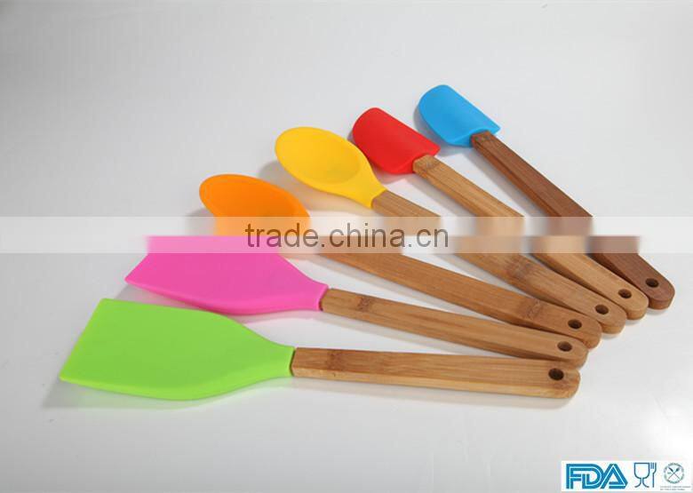 2015 neweast silicone spatula silicone cake & butter knife with wooden handle