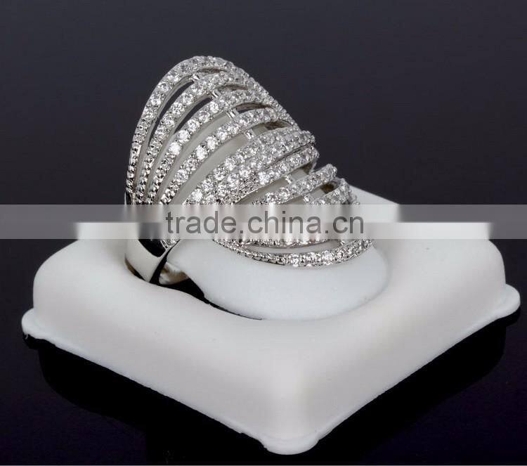 Newest Design Saudi Love 18K Gold Clear Stones Elegant Bridal Jewelry Ring in CZ