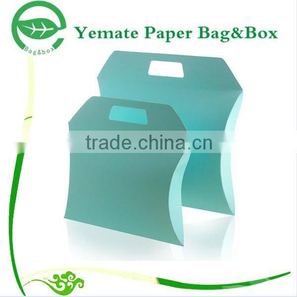 Custom Luxury Design take away gift pillow box packaging in custom logo printed with carry handle
