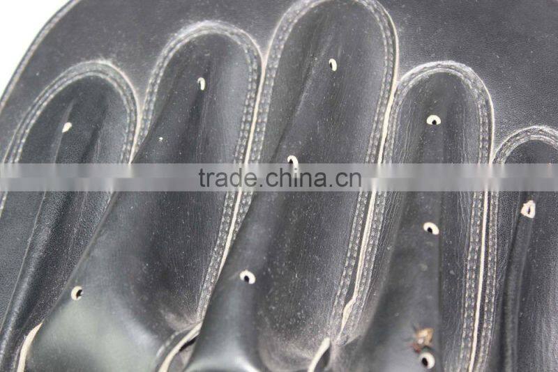 UWIN Hand Target MMA Focus Punch Pad Boxing Training Gloves Mitts Karate Muay Thai Kick Fighting