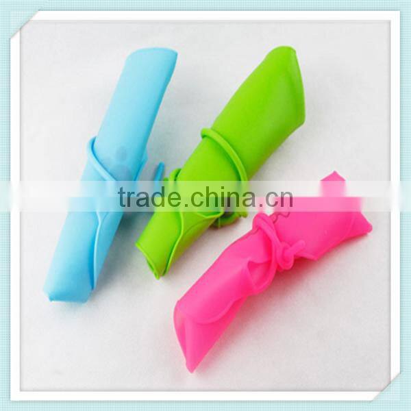 FDA food garde cartoon silicone baby bibs