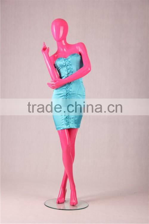 Christmas window display women mannequins with abstract face