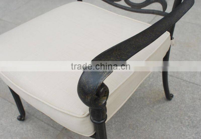 2016 Hot Selling New Fashion Elegant Cast Aluminium Furniture Table Set