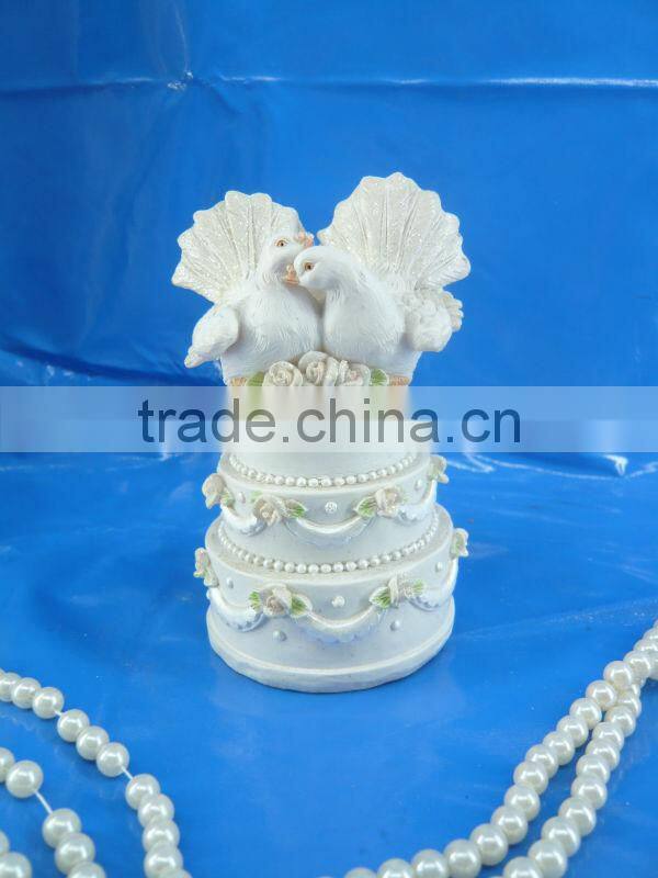 2014 hot selling resin heart wedding cake topprs