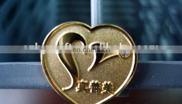 Unique Custom Metal Heart Badge/Emblem for Valentine's Day