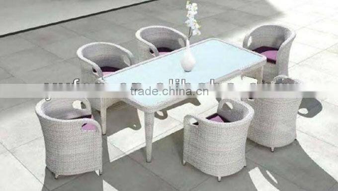 round wicker coffee table and chair