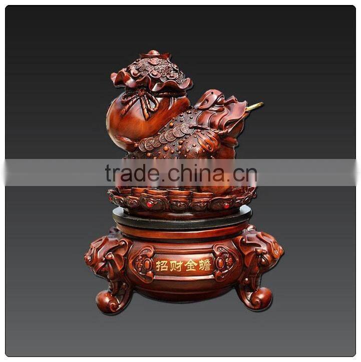Resin wooden color money frog statue , resin animal statue