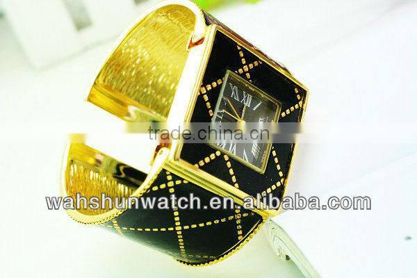 shining golden color wristhand women watch