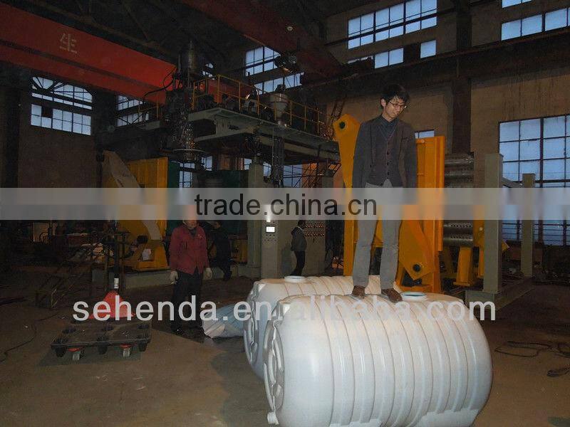 Plastic blow molding machine