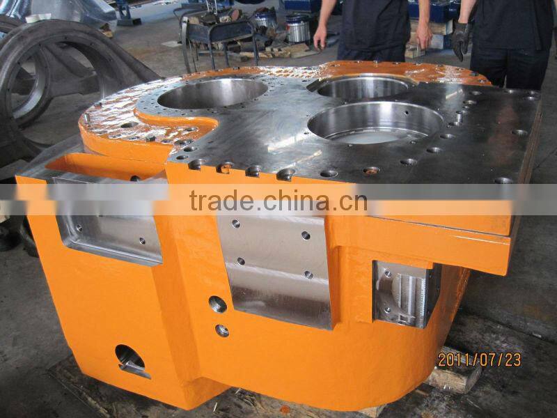Customized oil drilling machinery parts alloy steel sand casting with machining and painting