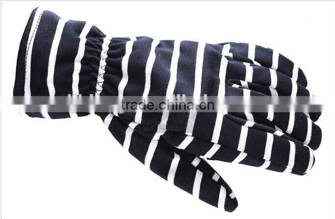 Outdoor waterproof gloves