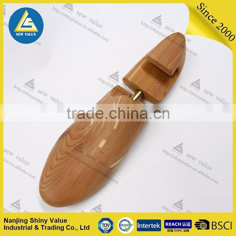 Single tube irregular shape wooden material cedar wood type shoe tree with camber end for easy hanging