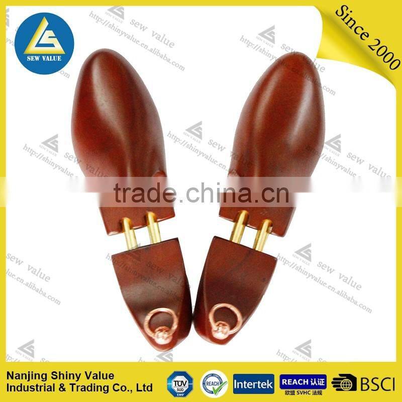 irregular shape luxuary type cedar wood environmental painted shoe tree with a ring at the end part