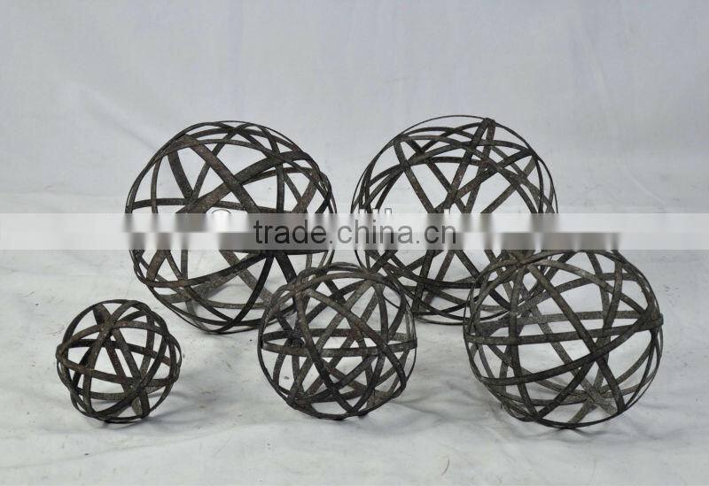 Rustic mini garden decoration metal hollow-carved ball