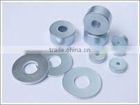toroid D15 x 5mm with a 5mm hole radially magnetized magnet