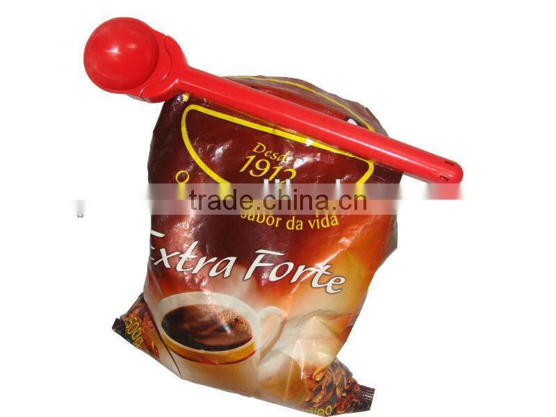 Plastic bread clip with spoon