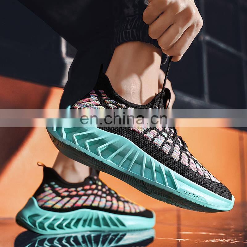 Factory Outlet 2021 Christmas and Winter New Korean Fashion Trend Flying Knitted Custom Men's Fashion Casual Sports Shoes