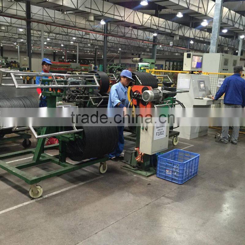 New tire building machine for tire retreading