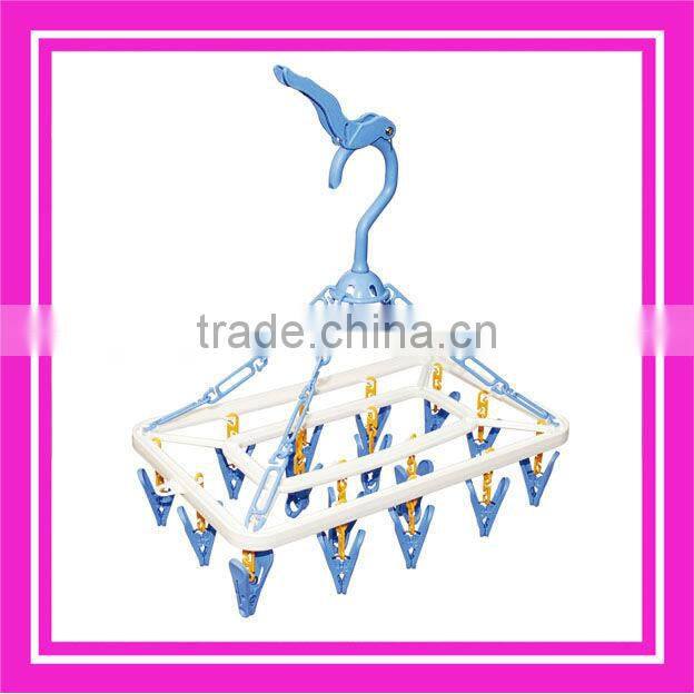 plastic hanger with clips