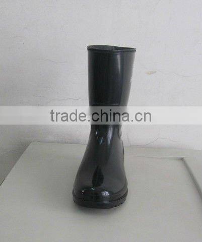 Injection molding safety boots