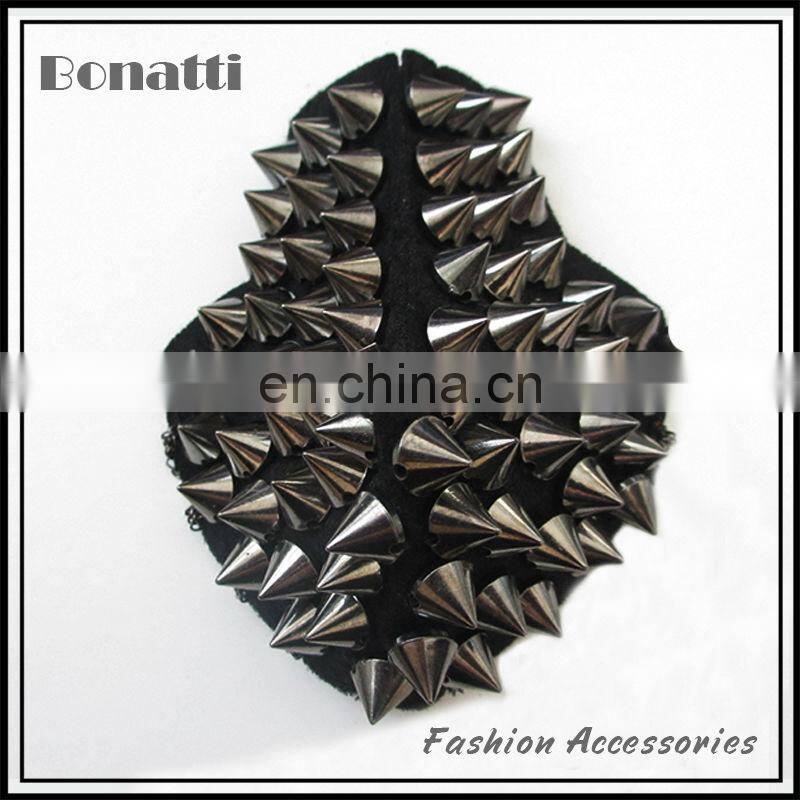 Fashionable black mesh lace collar motif