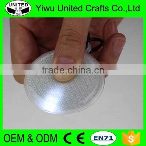 2016 promotional gift plastic custom printing clip on safety light