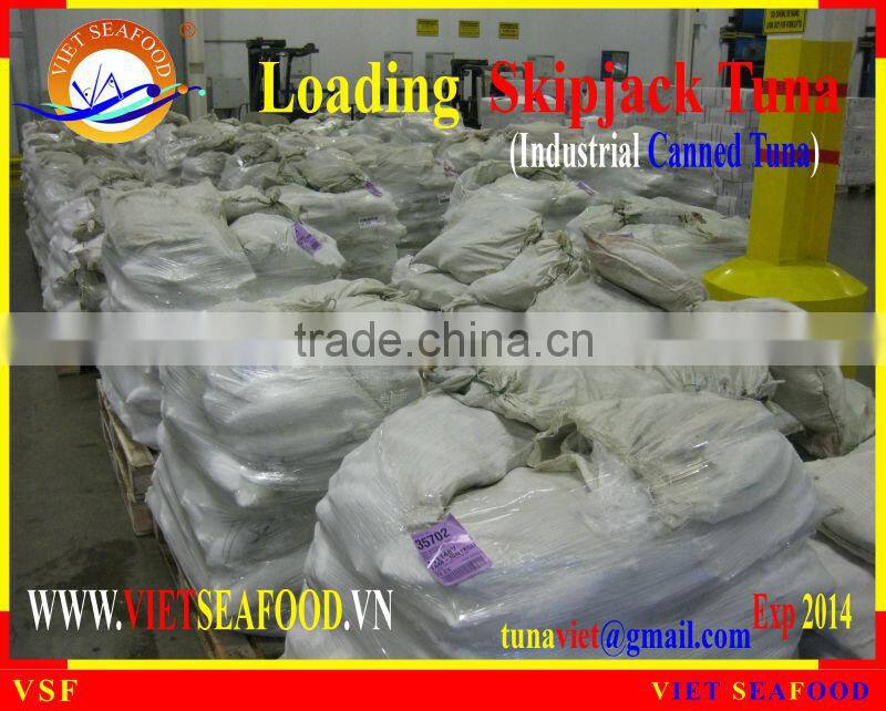 LOADING FROZEN SKIPJACK TUNA