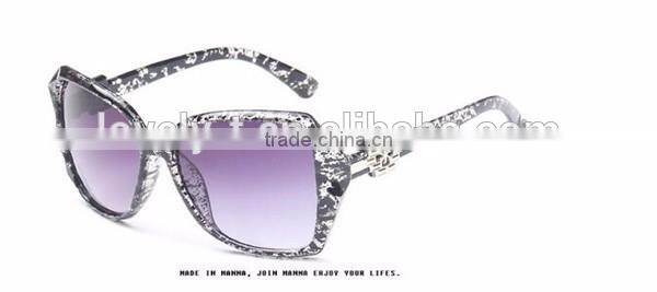 2016 new design china wholesale hot selling plastic frame fashionable sunglasses