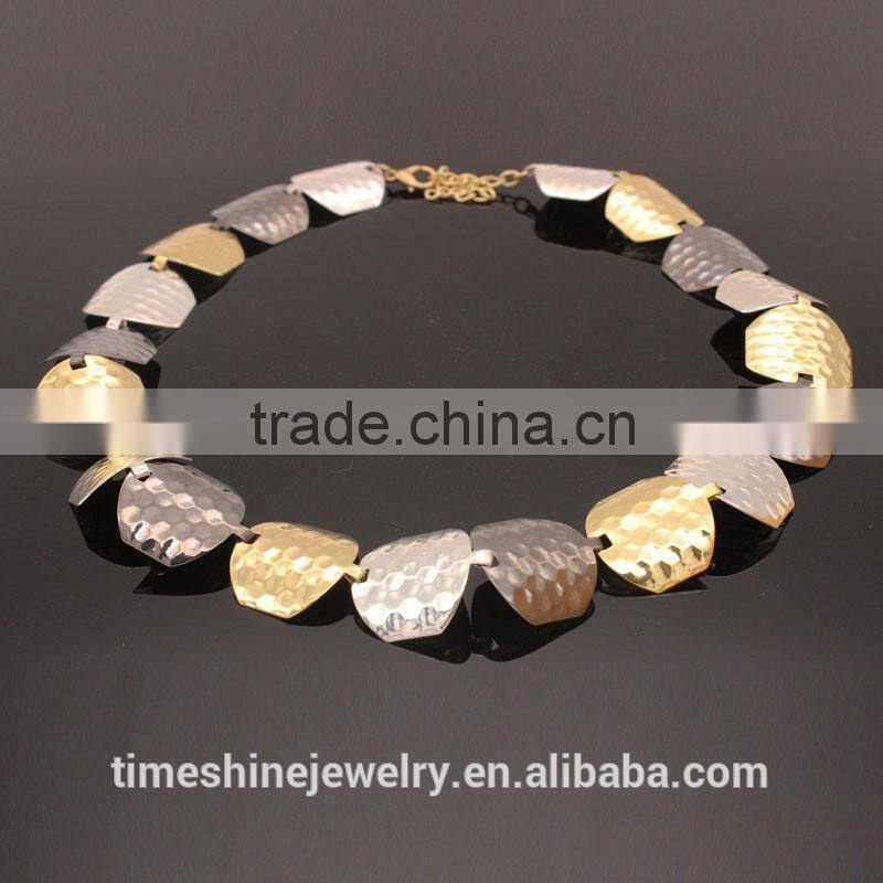 New Products 2016 Three Tone Hammered Plate Statement Necklace