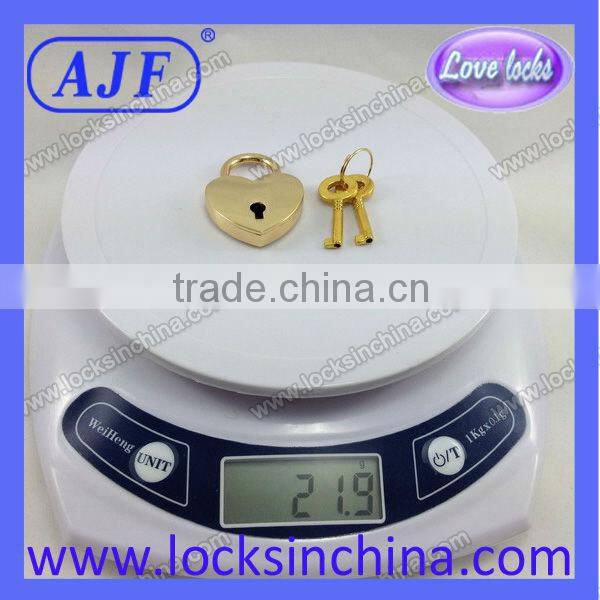New brand golden love padlock for valentines promotion