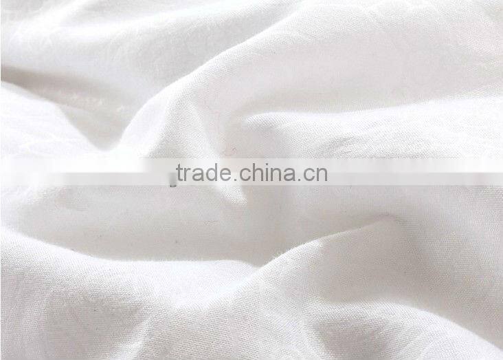 Embossing emerizing 100% polyester/cotton white quilt