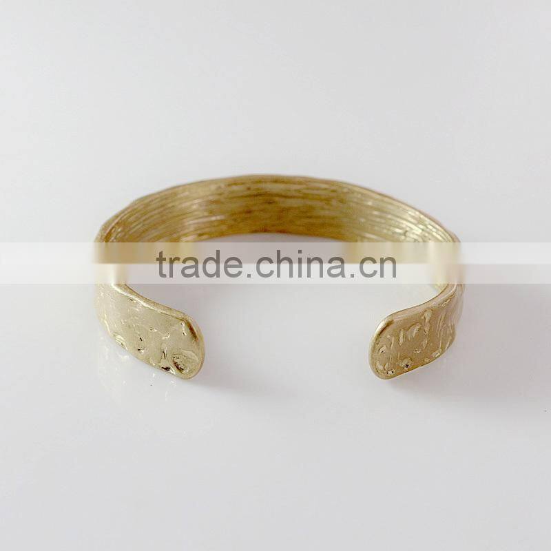 Hot selling elegant gold hammered cuff bangle bracelet