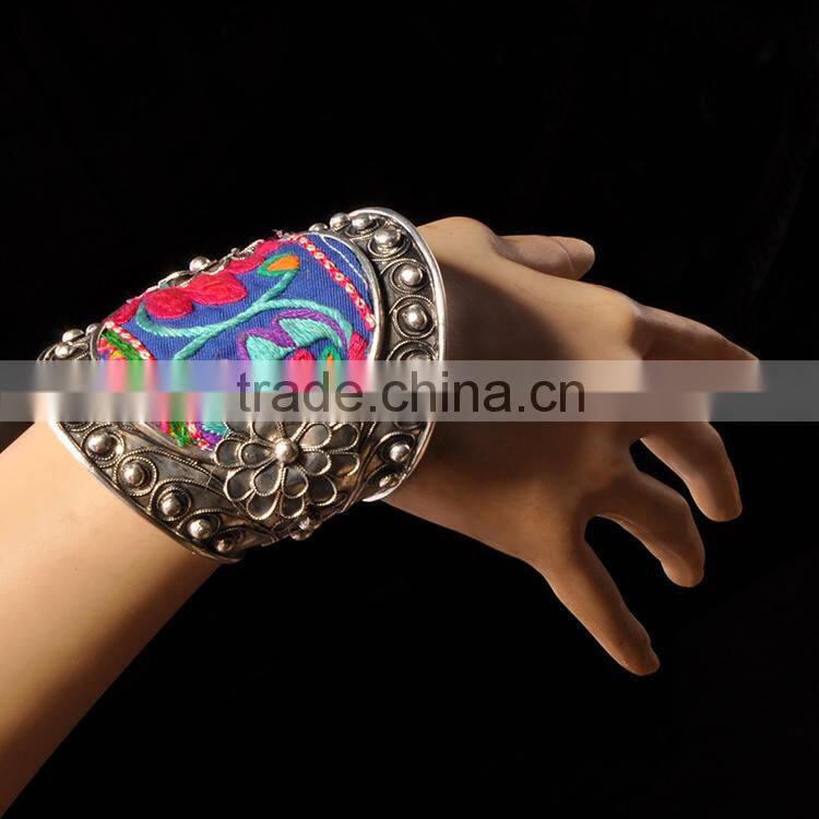 2016 new arrival cheap wholesale hmong bracelets vintage women bracelets