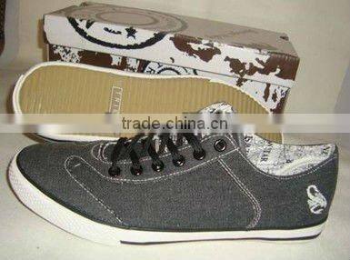 Men's canvas shoes