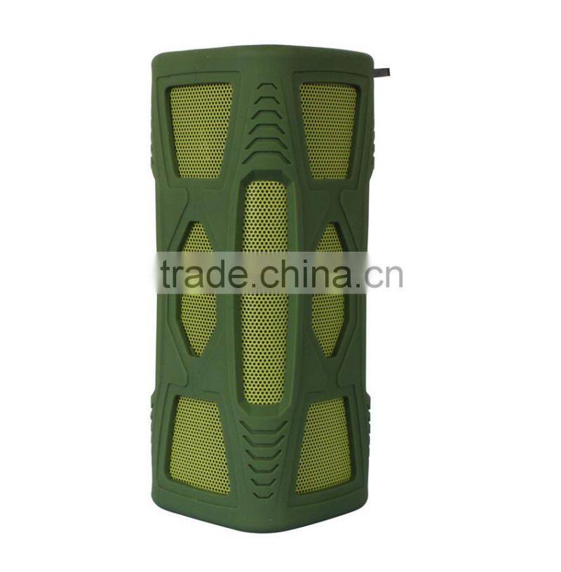 Factory Wholesales Wireless Portable Music High-end Bluetooth Speaker With Silicone Case Remote Clock