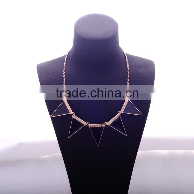 <<<2016 New Design Fashion Women European Style Gold Plated Chain Black Triangle Pendant Necklace Jewelry/