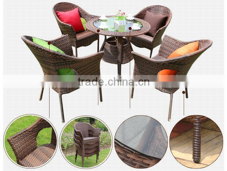 Hot Selling New Style Cheap Old Europe Style PE Rattan Garden Furniture Table Set