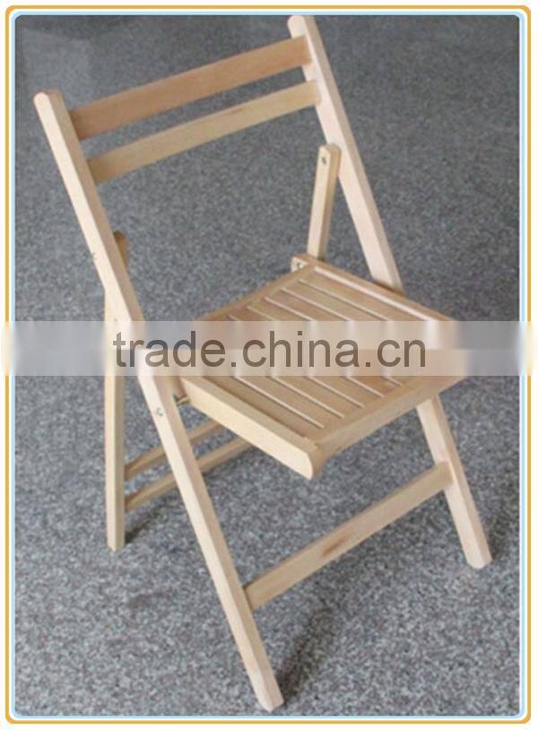 Comfortable wooden folding chair for leisure use