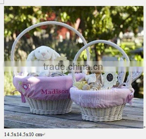 Chic Round wicker gift basket with handle and beautiful linner