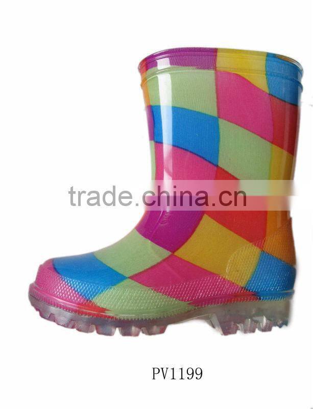 2014 last cute kids' pvc rain boots with colorful tartan pattern