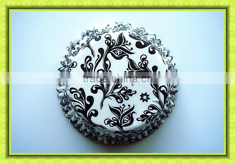 Dessert cup with printed flower patterns