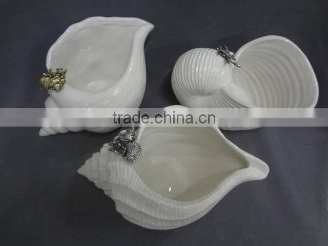 creative white porcelain bowls and plates