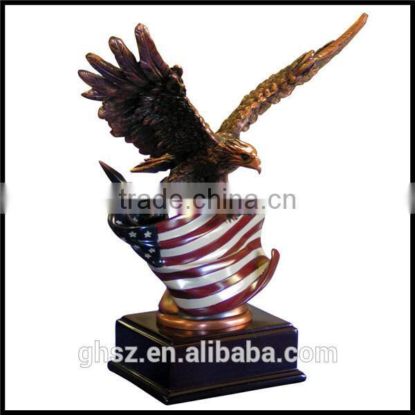 Custom trade assurance resin american eagle flag sculpture award trophy