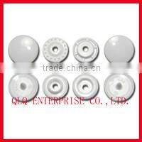 Nine Claw Shaped Button