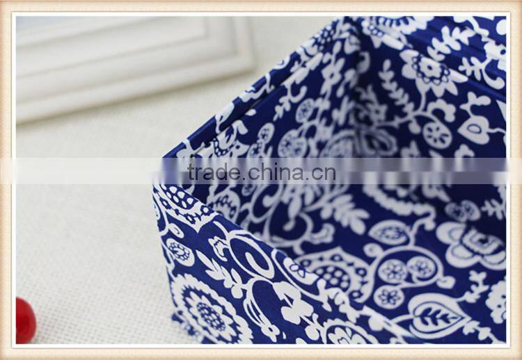 Blue and white porcelain fabric tissue box cover